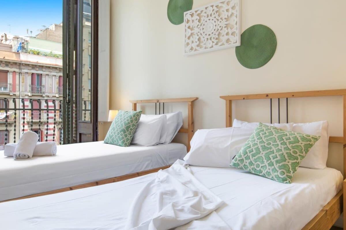 Paseo St Joan Classic 4bd For 10 Guests Leilighet