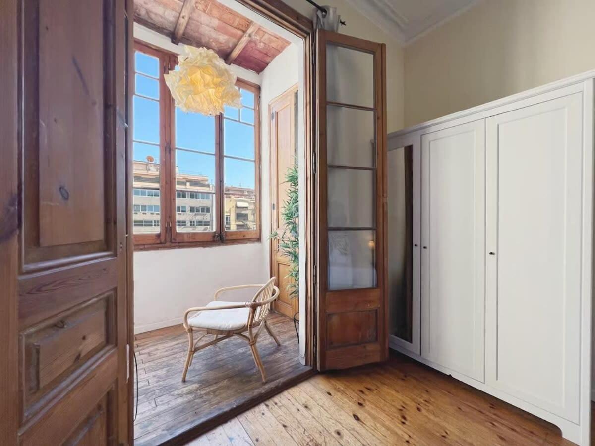 Paseo St Joan Classic 4bd For 10 Guests Leilighet *
