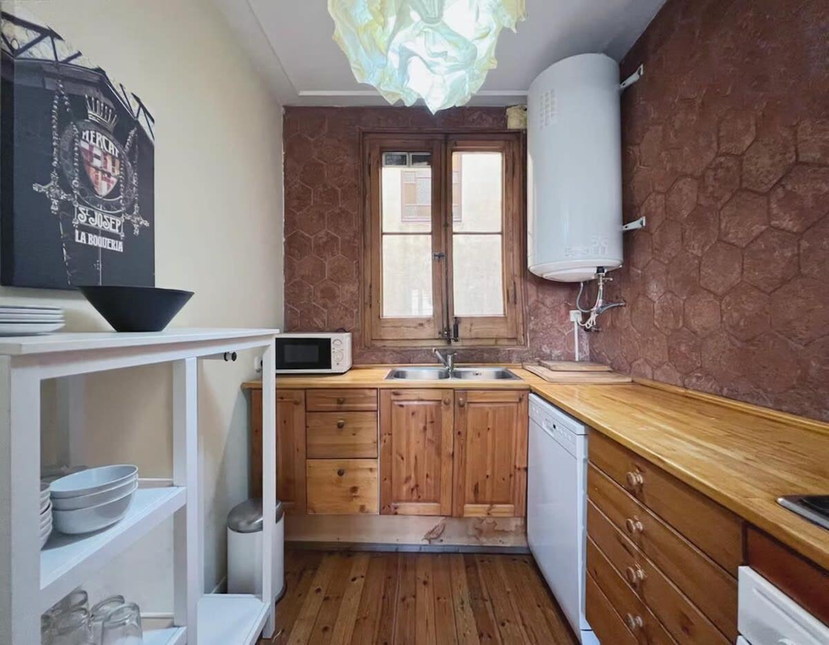 Paseo St Joan Classic 4bd For 10 Guests Leilighet